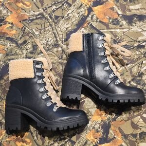 Soda Black and Tan Lace Up Boots 7.5